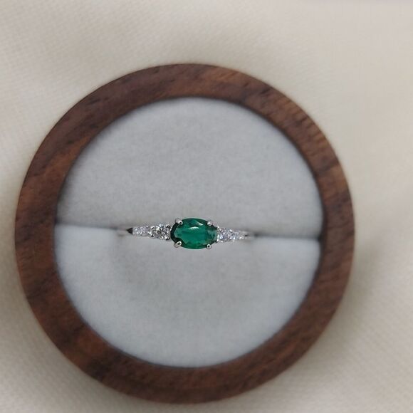 925 Sterling Silver Green Oval CZ ring - Picture 8 of 10